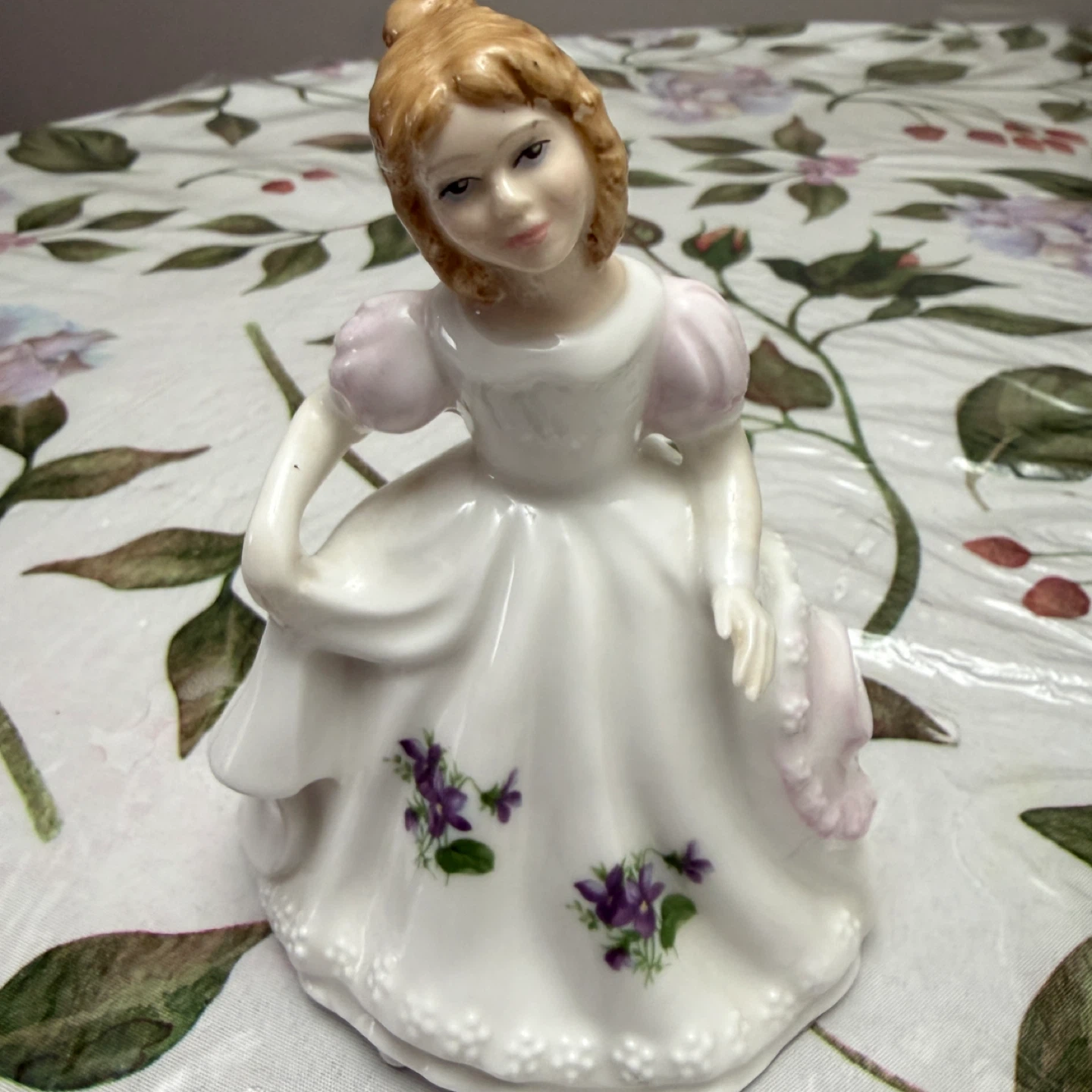 Royal Doulton Figure of the Month February HN 3331 - photo 2