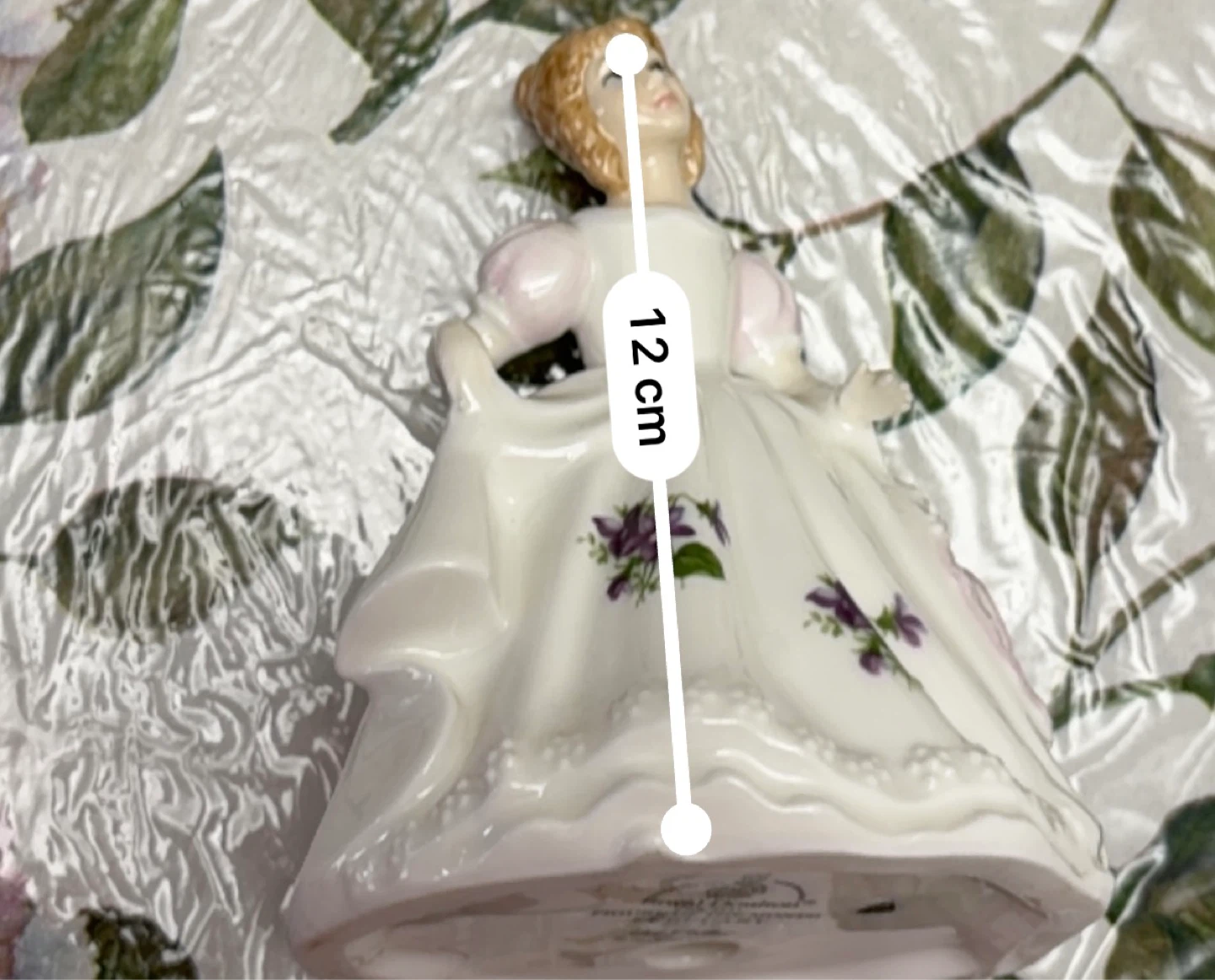 Royal Doulton Figure of the Month February HN 3331 - photo 3