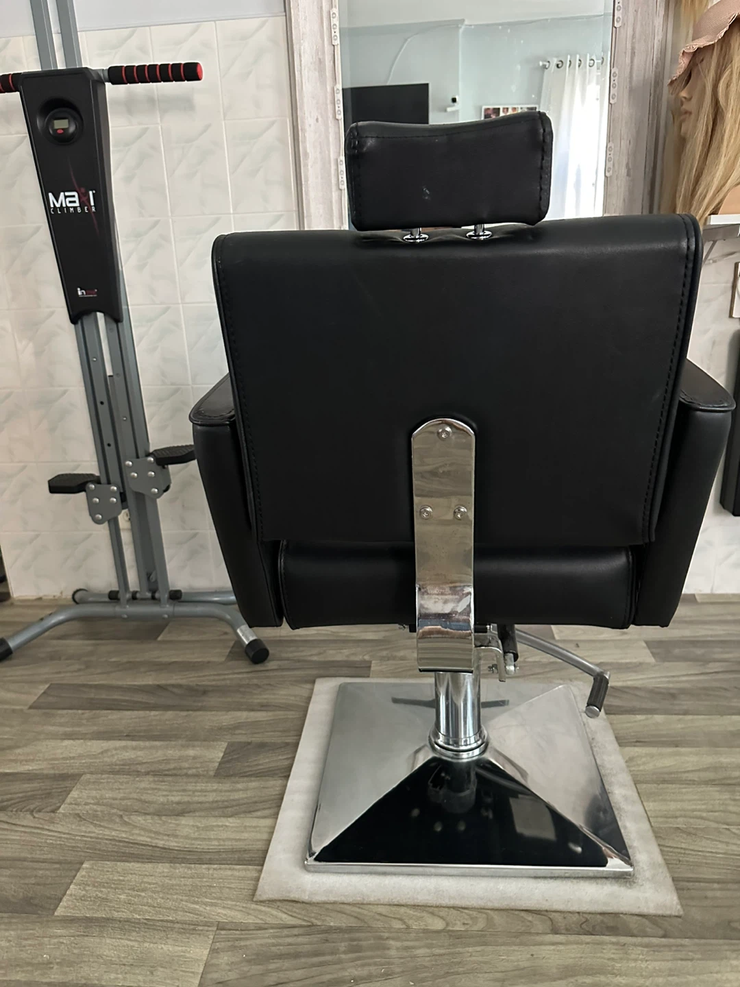 Black Hydraulic Styling Chair
