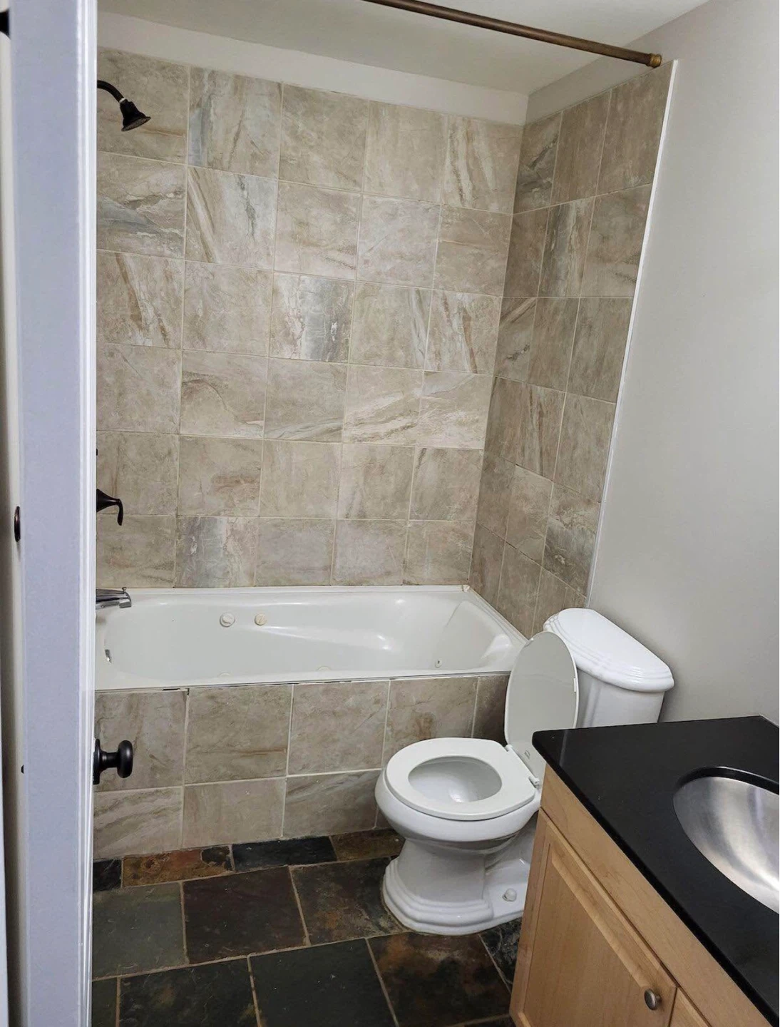 Roommate wanted - photo 4
