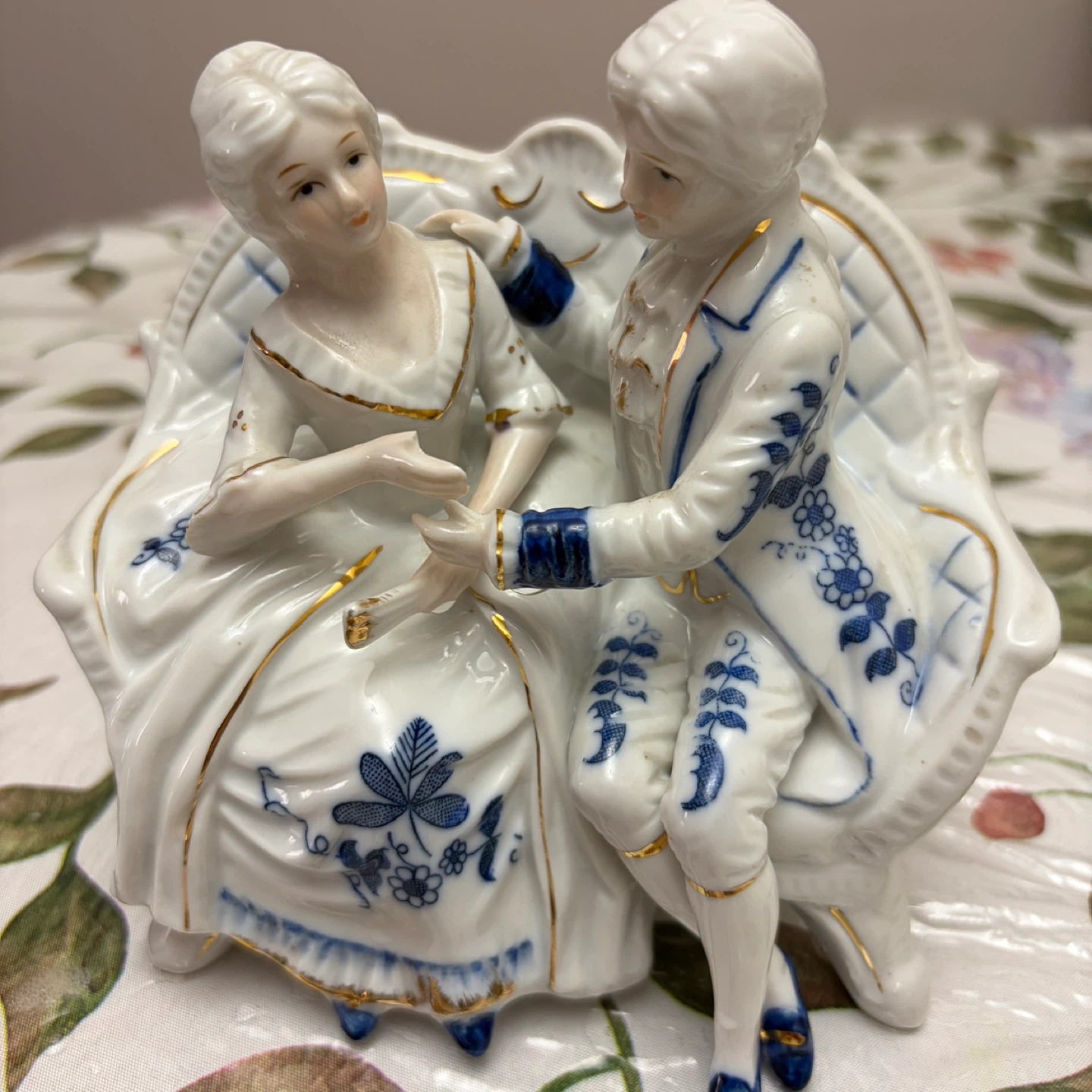 Porcelain Couple Figurine - photo 2