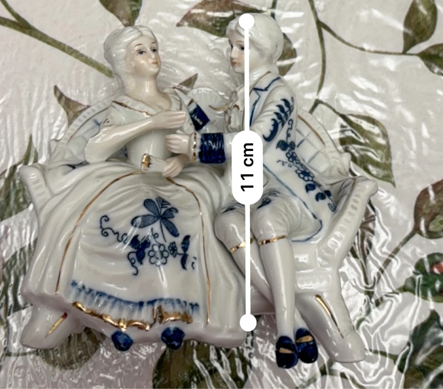 Porcelain Couple Figurine - photo 3