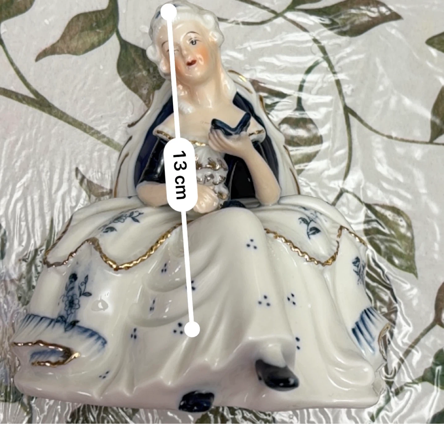 Vintage Ceramic Figurine - Woman Reading - photo 3