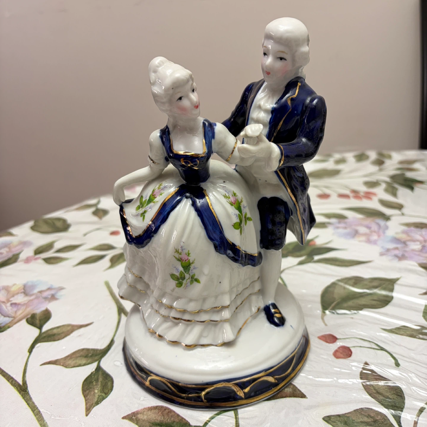 Porcelain Dancing Couple Figurine - 21cm Tall - photo 2