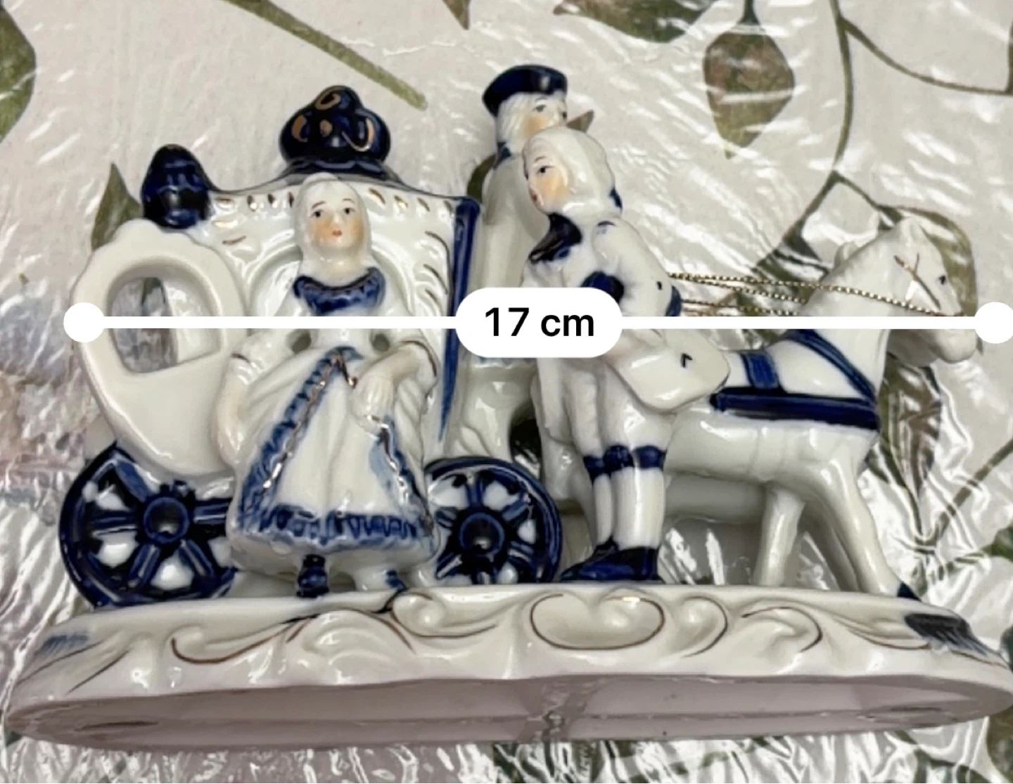 Porcelain Figurine Carriage with Figures - photo 3