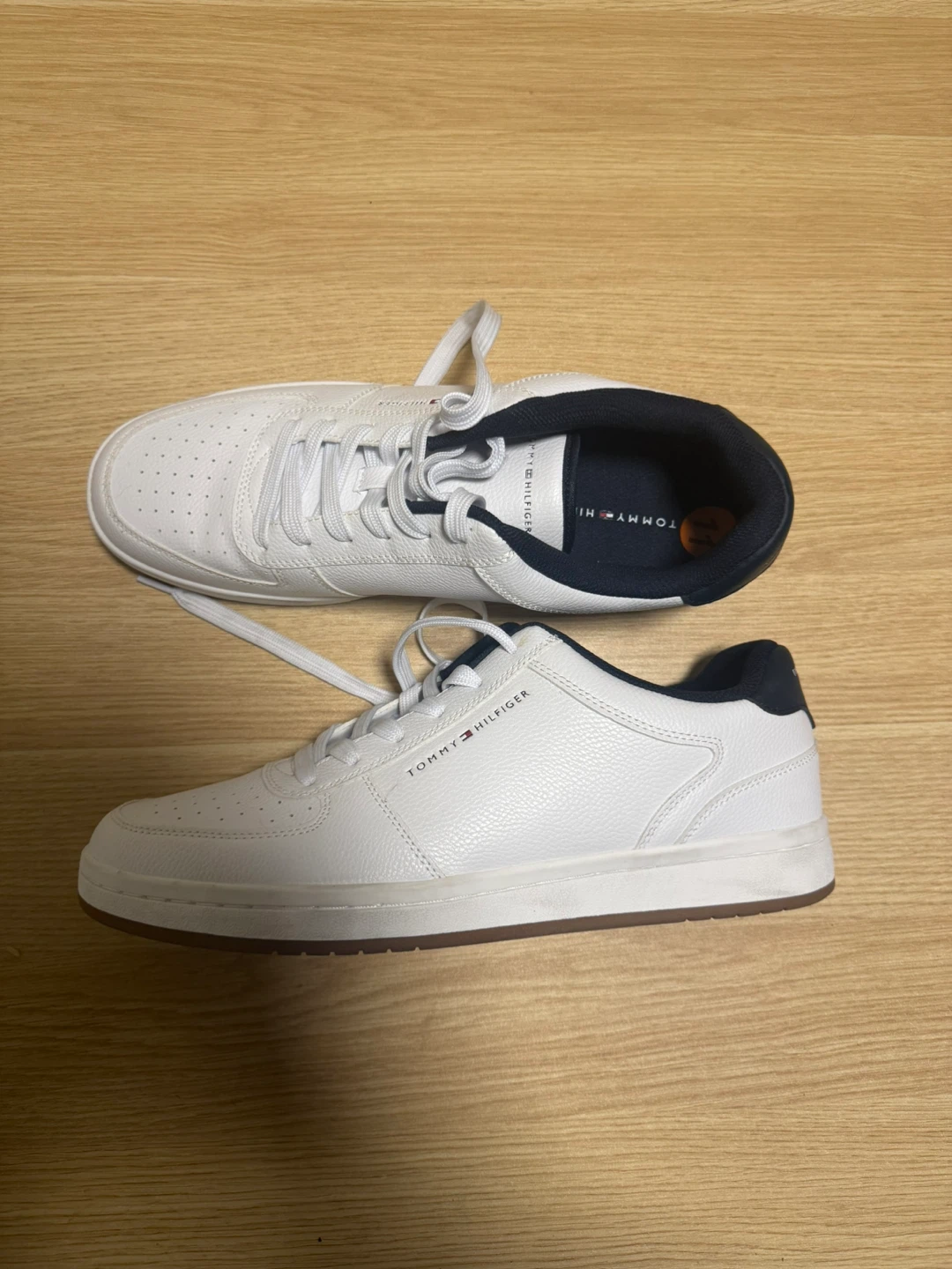 Tommy Hilfiger White Leather Sneakers - Size 11M - photo 2