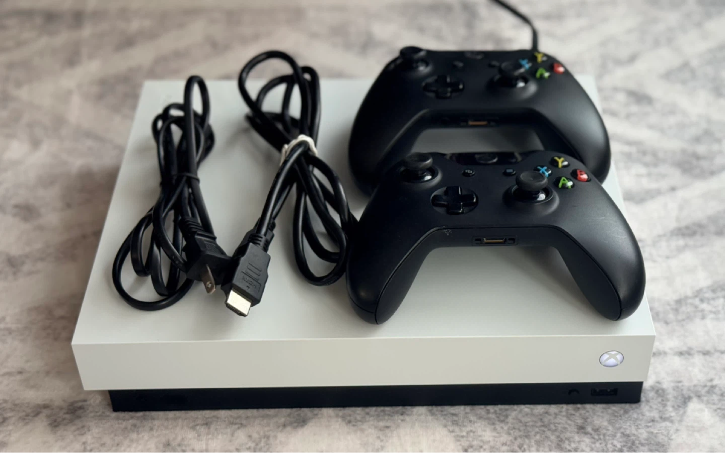 Xbox One X - 1TB + 2 Controllers - photo 4