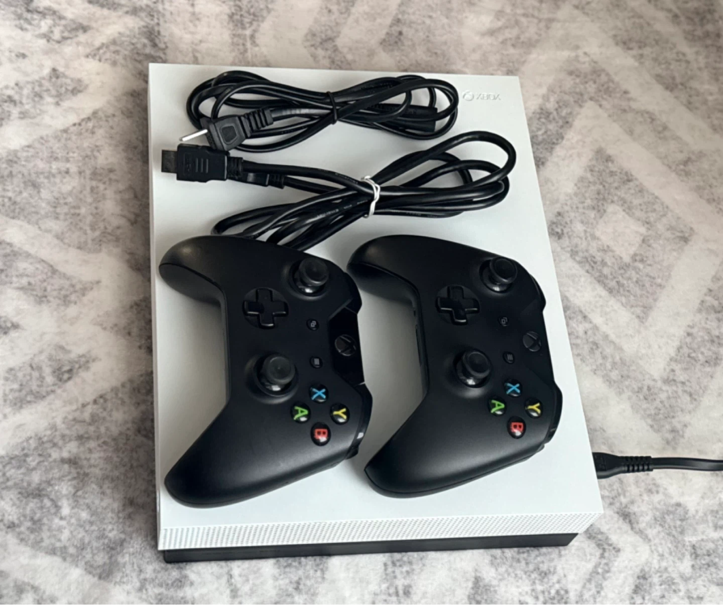 Xbox One X - 1TB + 2 Controllers - photo 5