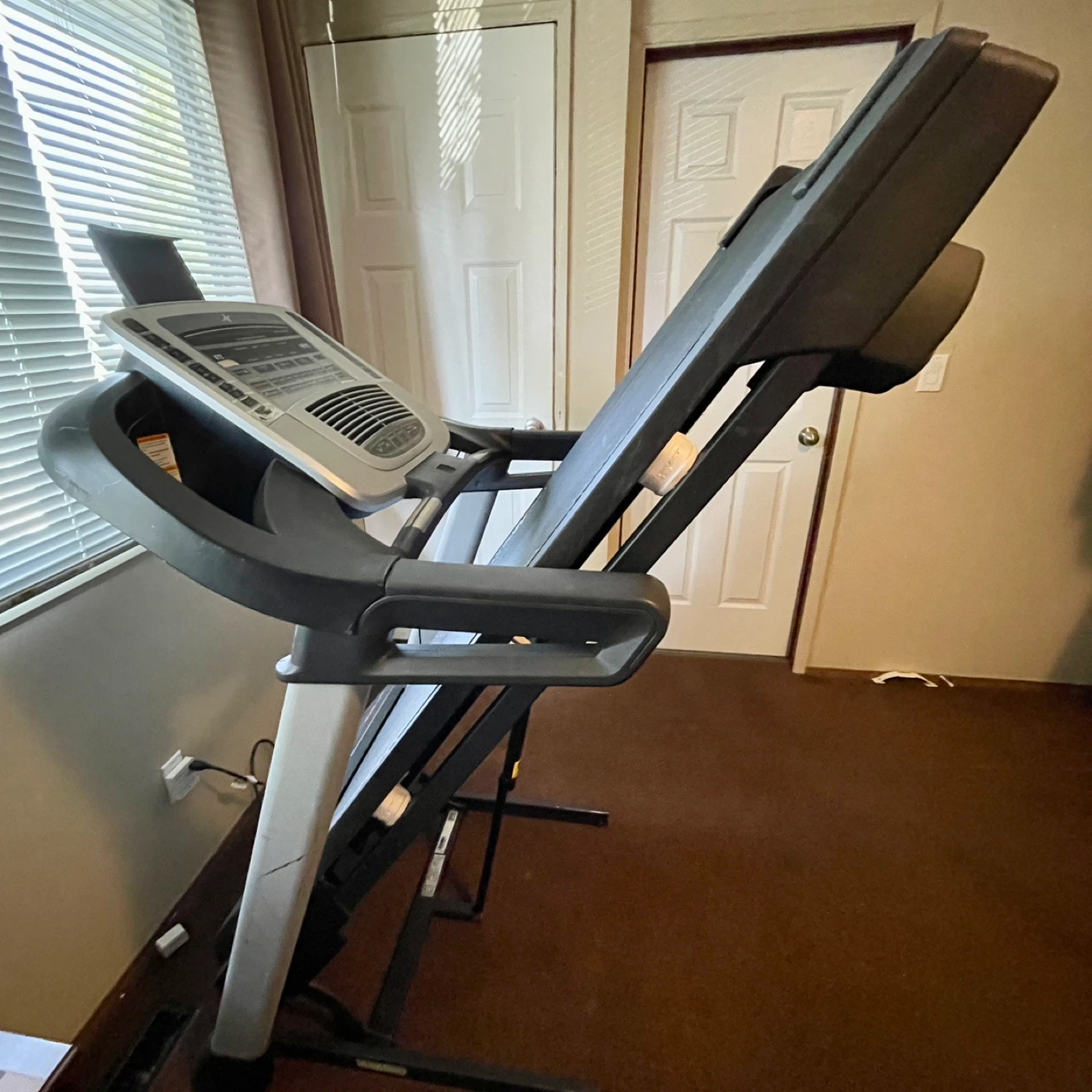 Foldable NordicTrack C 700 Treadmill