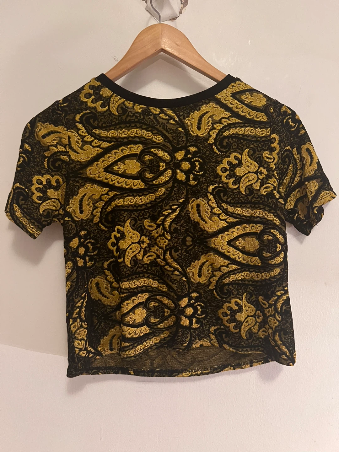 TOPSHOP PETITE Black & Gold Paisley Print Crop Top