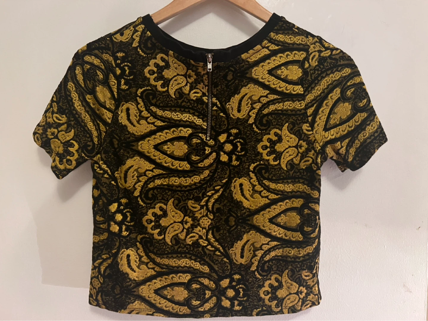 TOPSHOP PETITE Black & Gold Paisley Print Crop Top - photo 5