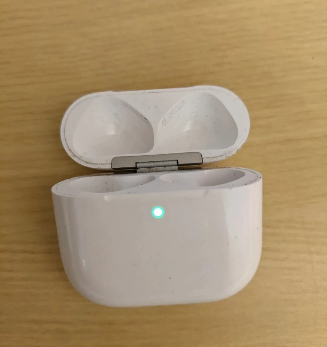 Apple AirPods Pro Charging Case ONLY - photo 3