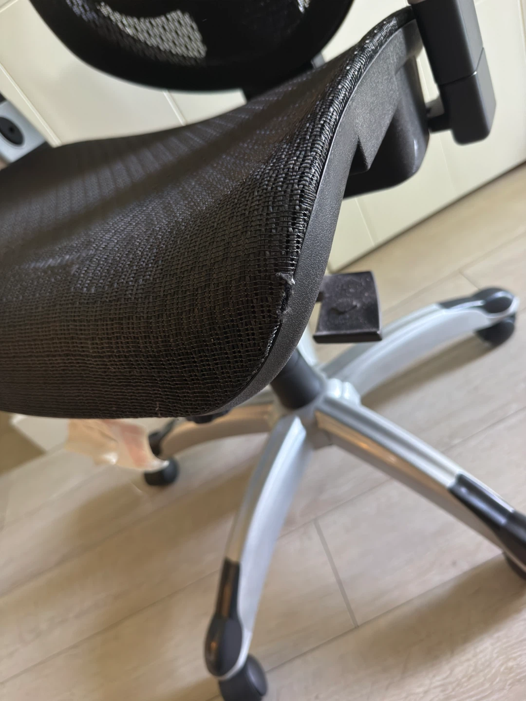 Black Mesh Office Chair with Headrest - photo 3