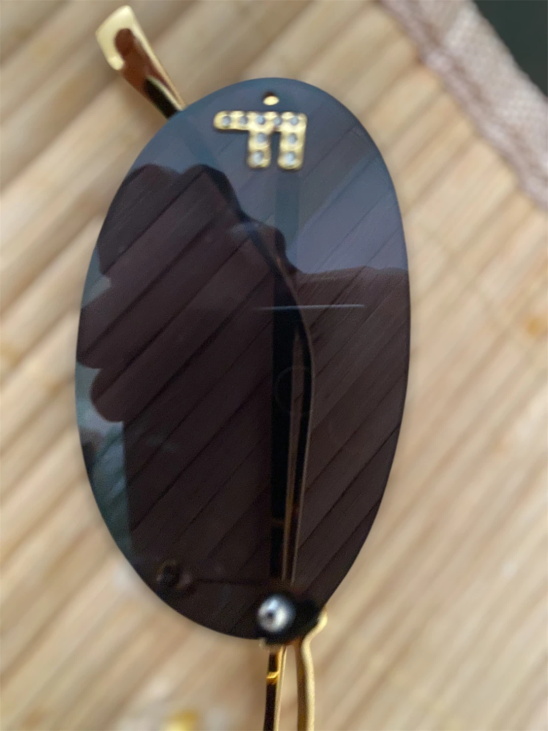Stylish black lens gold frame sunglasses - photo 2