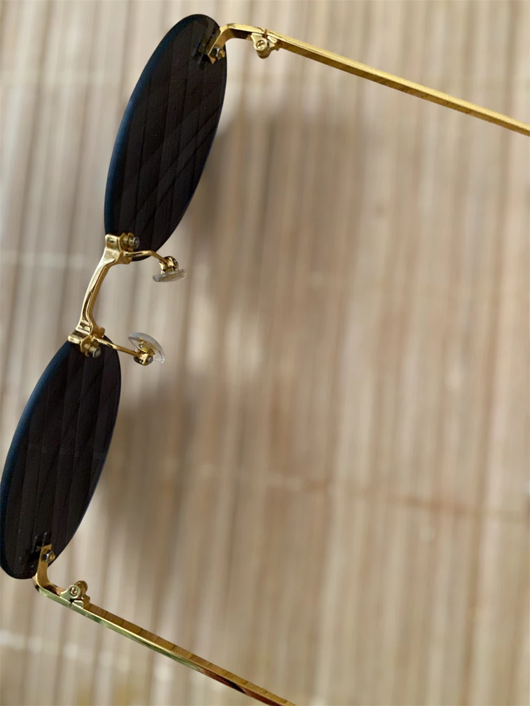 Stylish black lens gold frame sunglasses - photo 4
