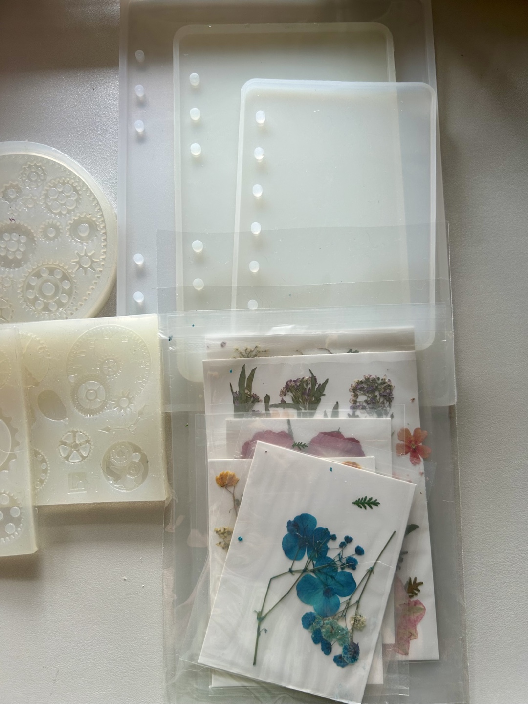 24 Colors Mica Powder Set with Resin Molds - photo 3