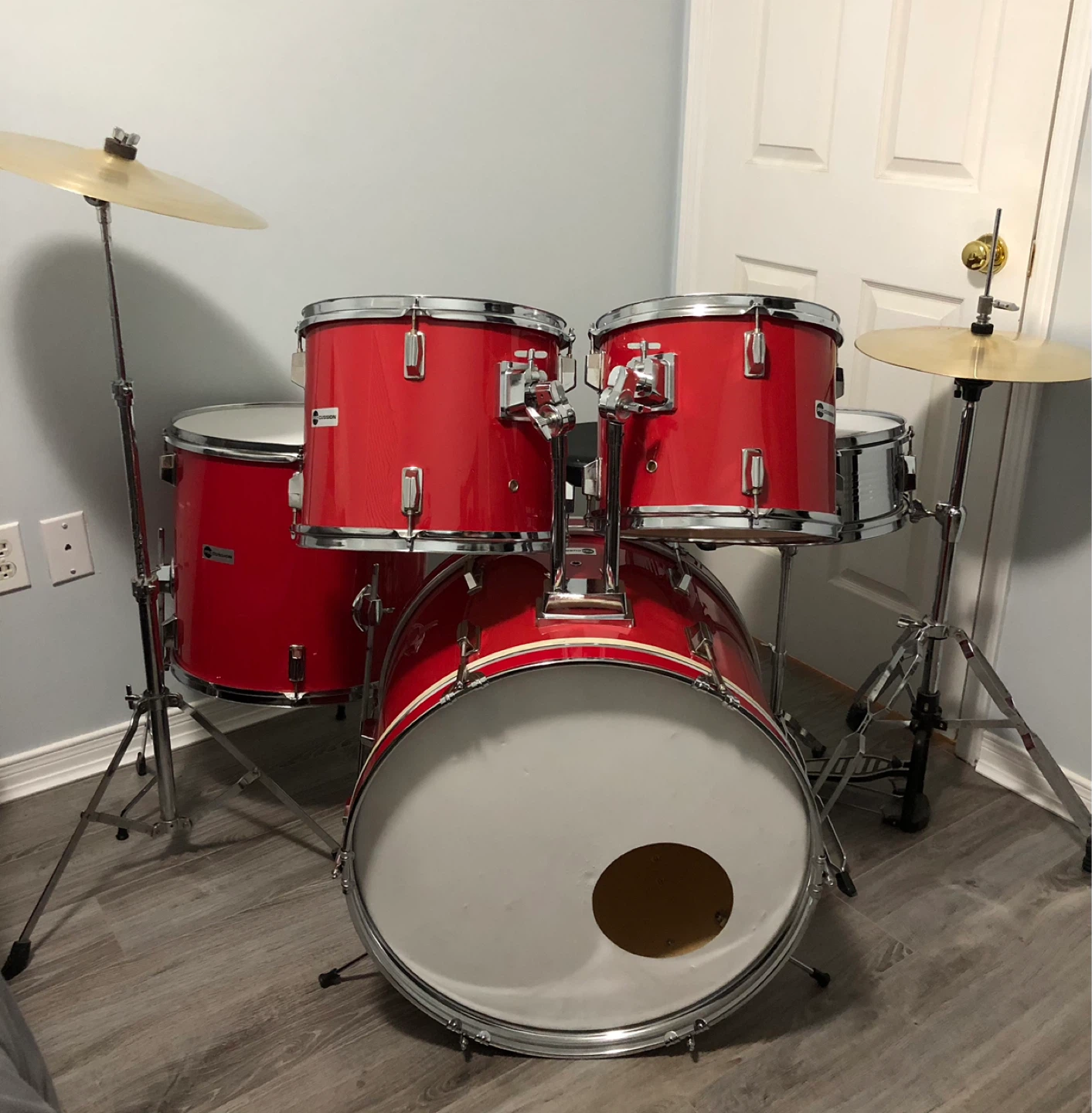 Neon red 80s drum set – like new!