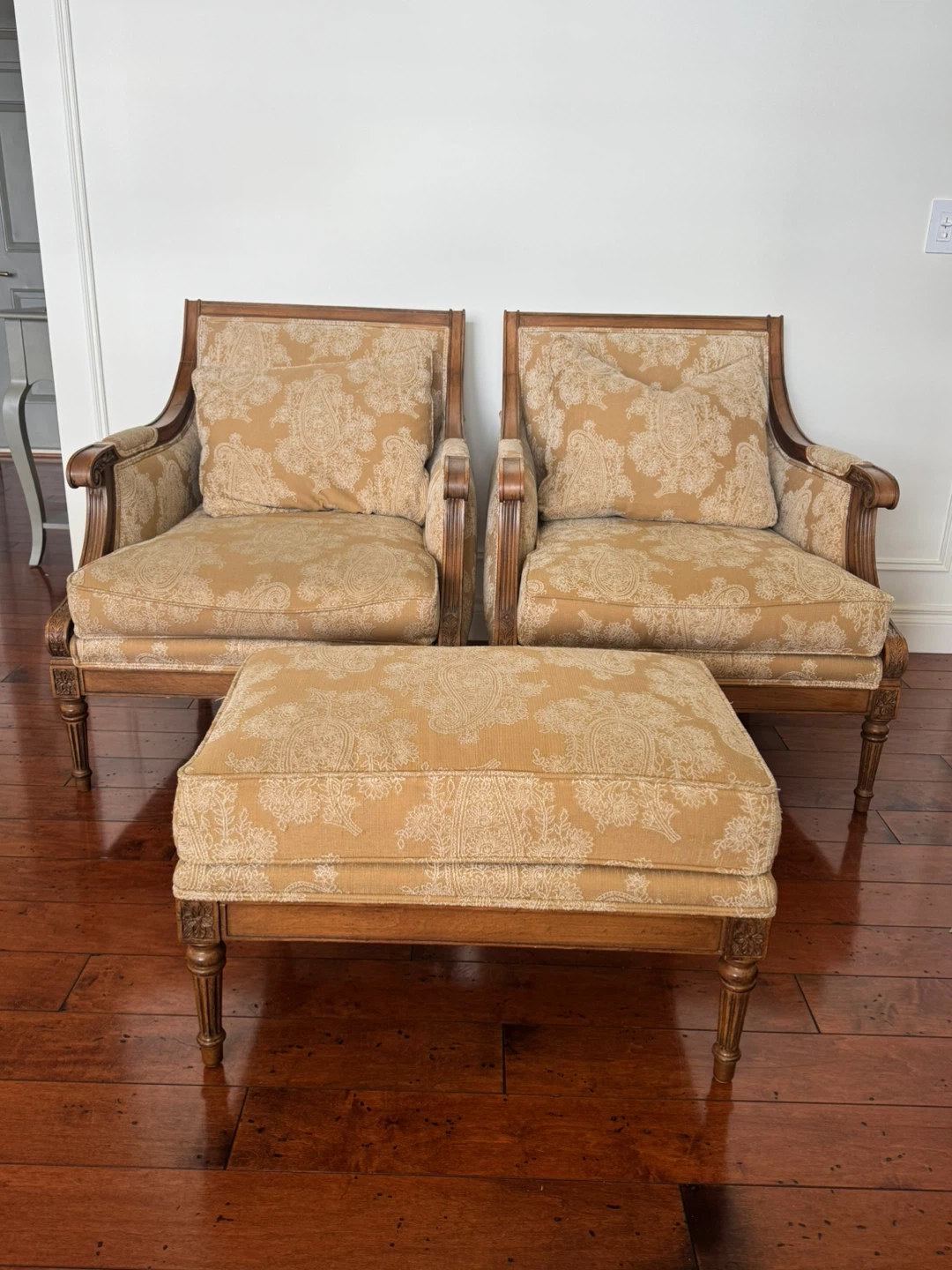 Vintage Accent Chairs with Ottoman - photo 2