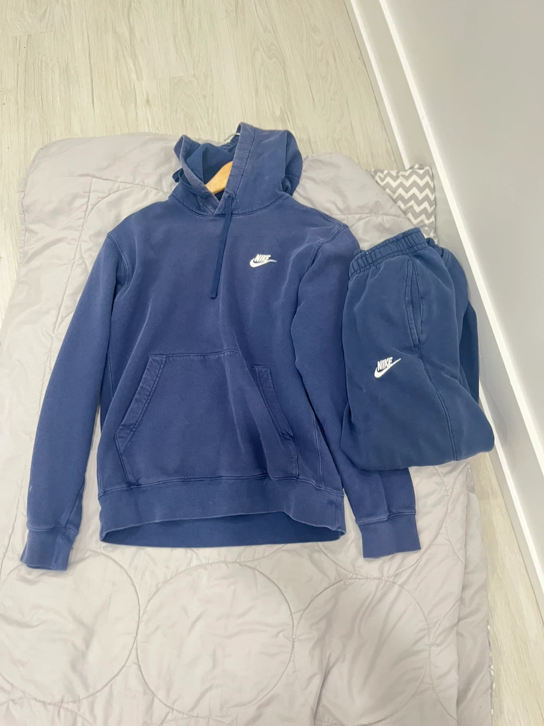NIKE HOODIE AND PANTS