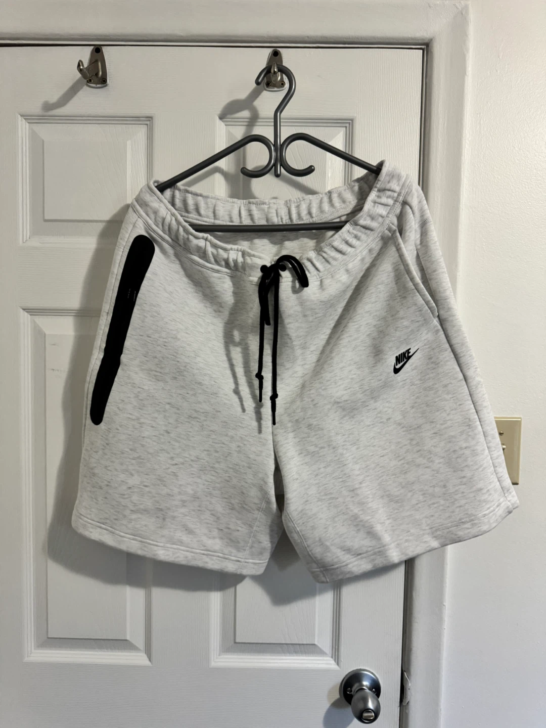 Nike Sportswear Tech Fleece Short “Birch Heather/Black” (XL)