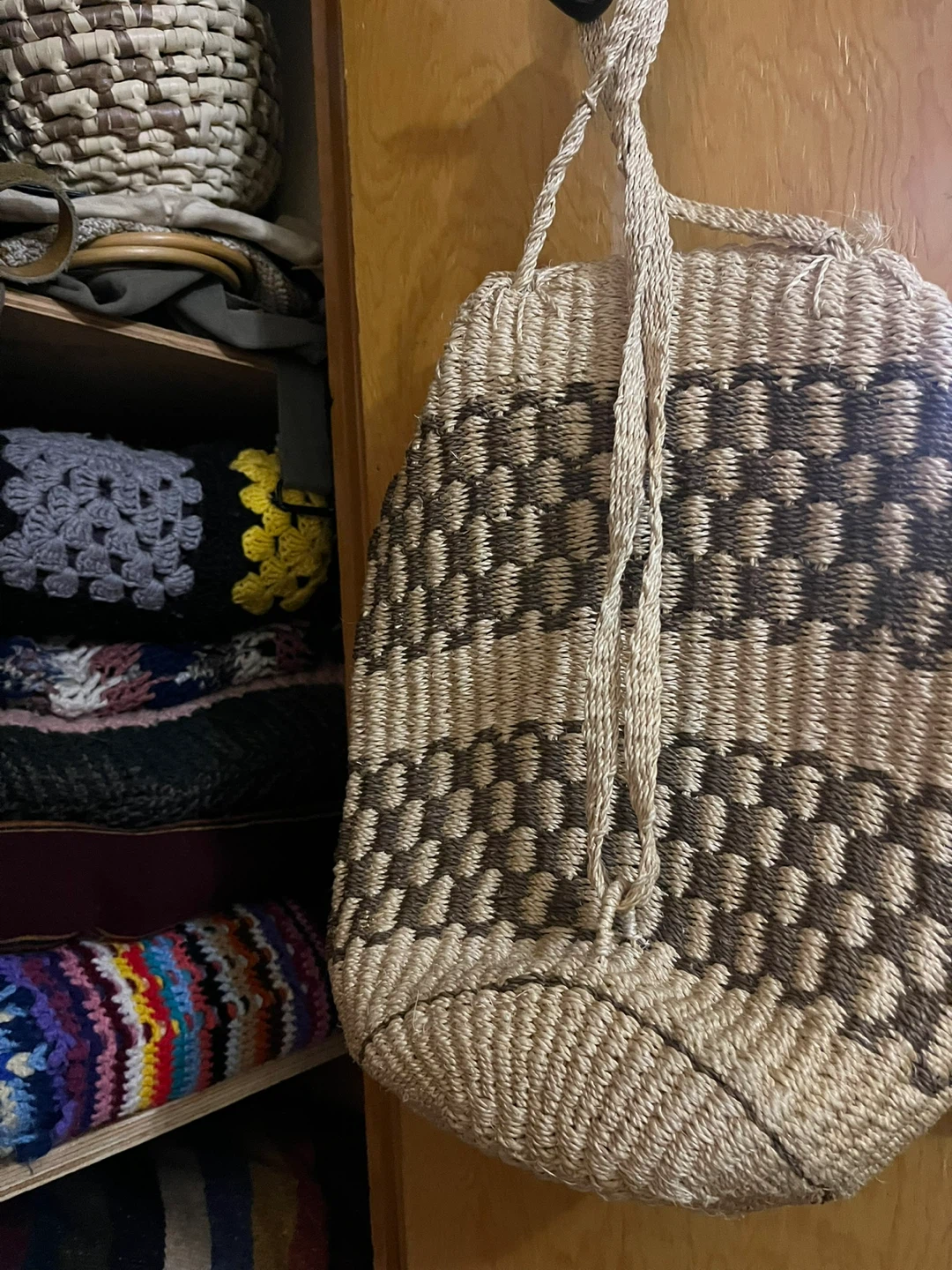 Woven Straw Backpack with Geometric Pattern - photo 2