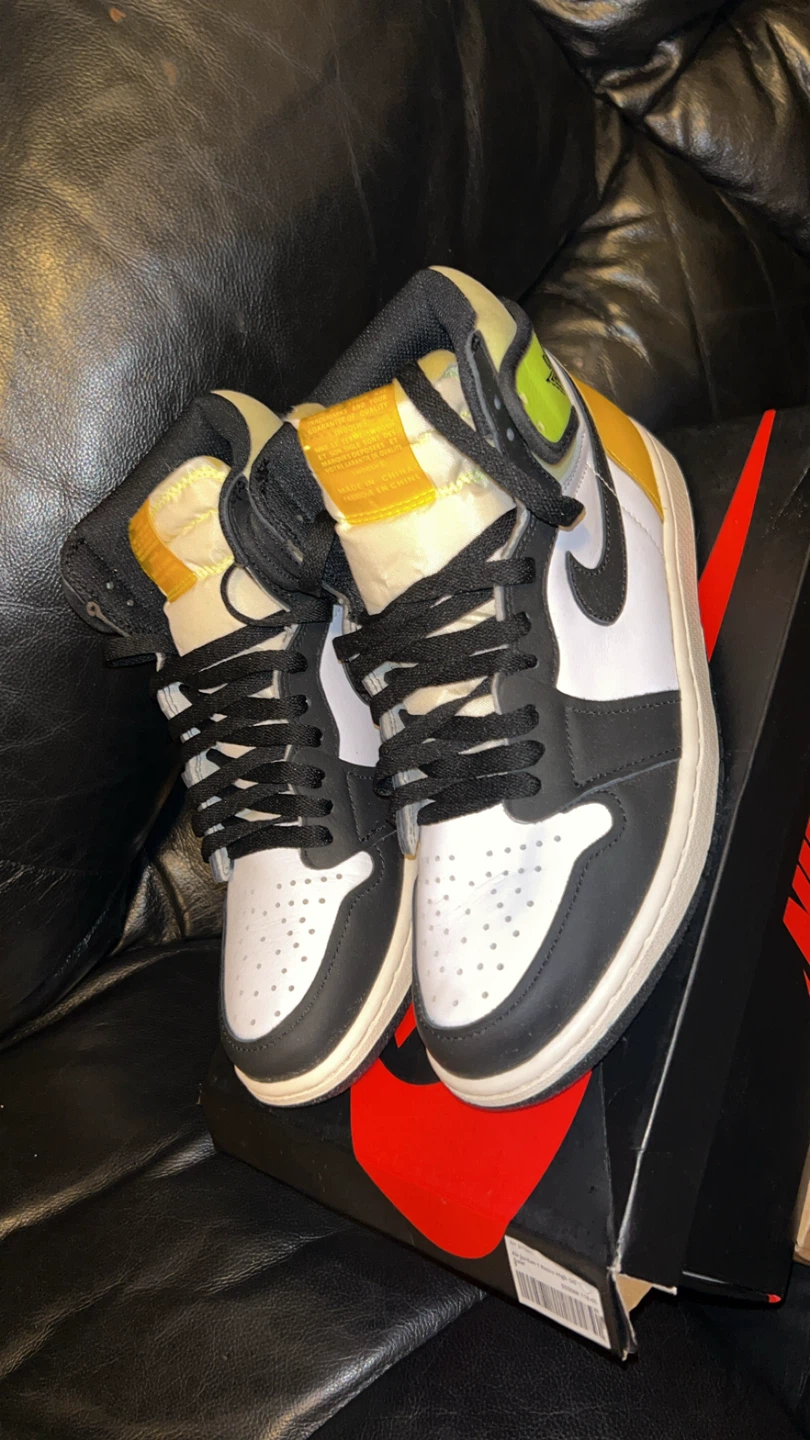 Air Jordan 1 High OG "Volt" - photo 4