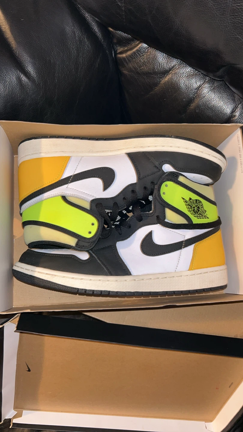 Air Jordan 1 High OG "Volt"