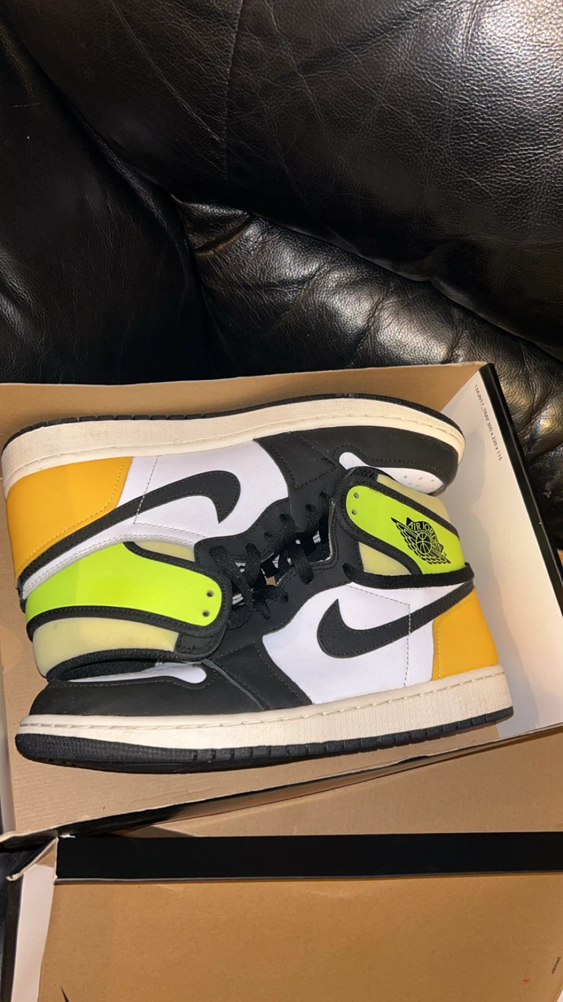 Air Jordan 1 High OG "Volt" - photo 2