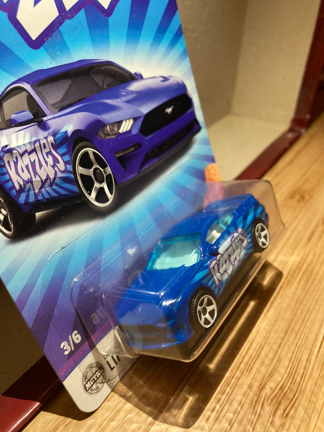 Matchbox / 19 Ford Mustang Coupe Razzles - photo 2