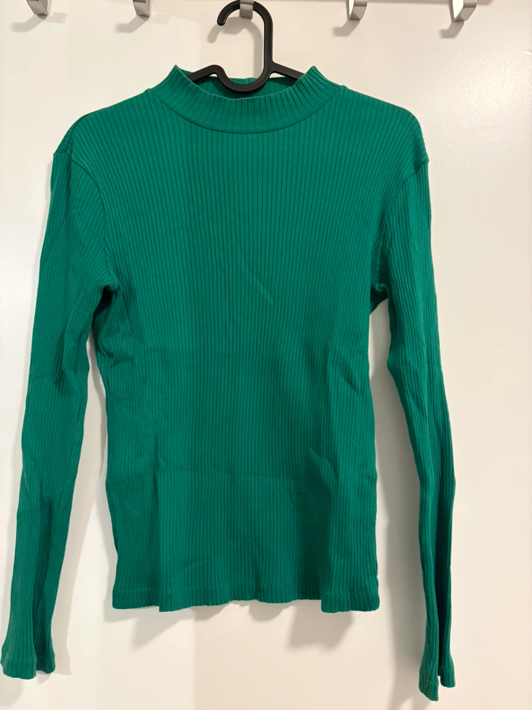 Women's Green Ribbed Mock Neck Long Sleeve Top