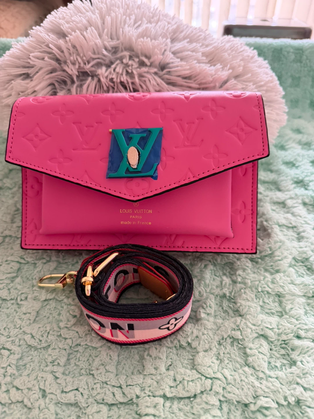 LV Bright pink  Mylockme  crossbody. Bag. - photo 3