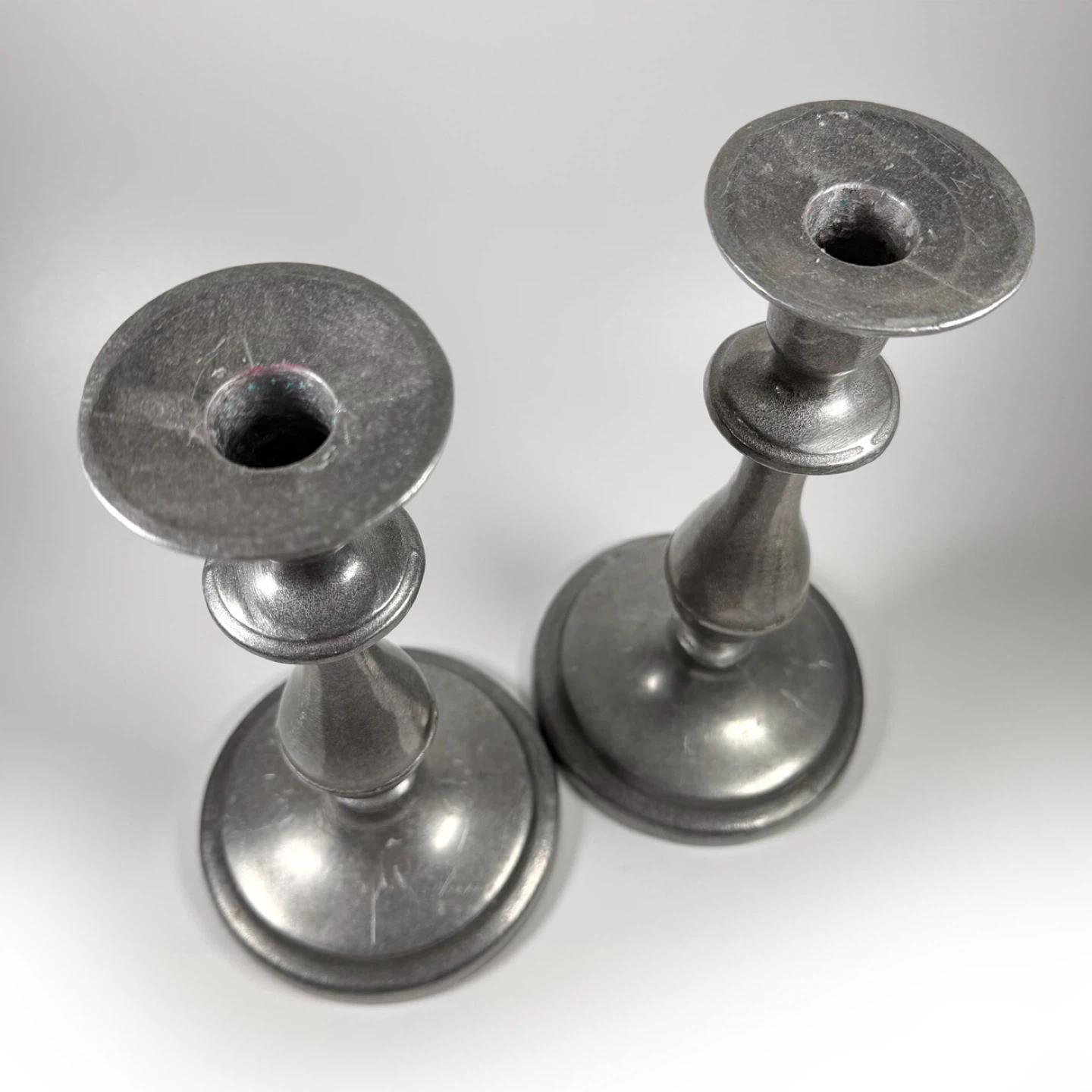 Pair of Vintage Wilton Columbia Candlesticks - photo 2