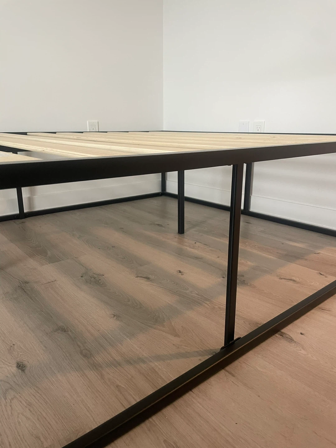 Queen Size Metal Bed Frame with Wood Slats - photo 2