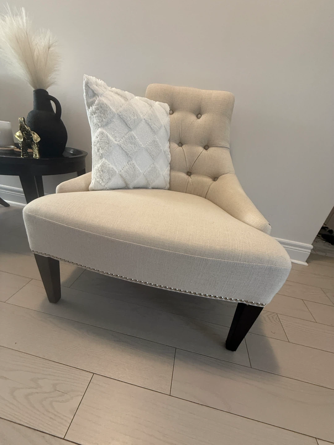 Cream pair of Tufted Accent Chairs with Studded Trim - photo 3