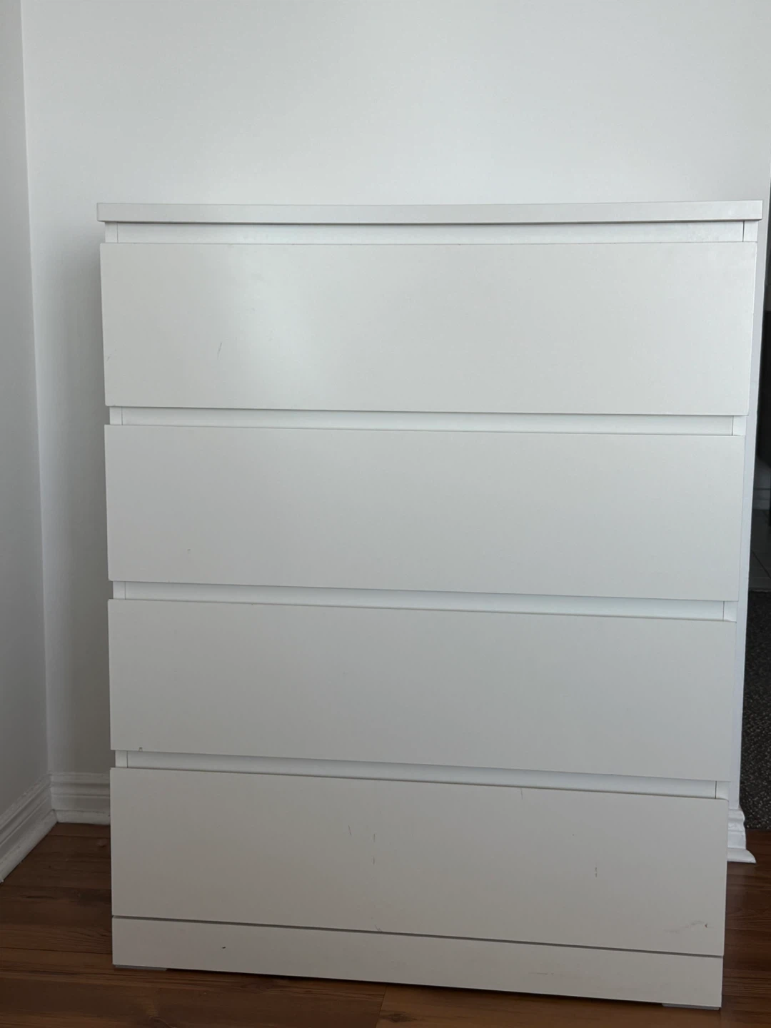 White 4-drawer dresser