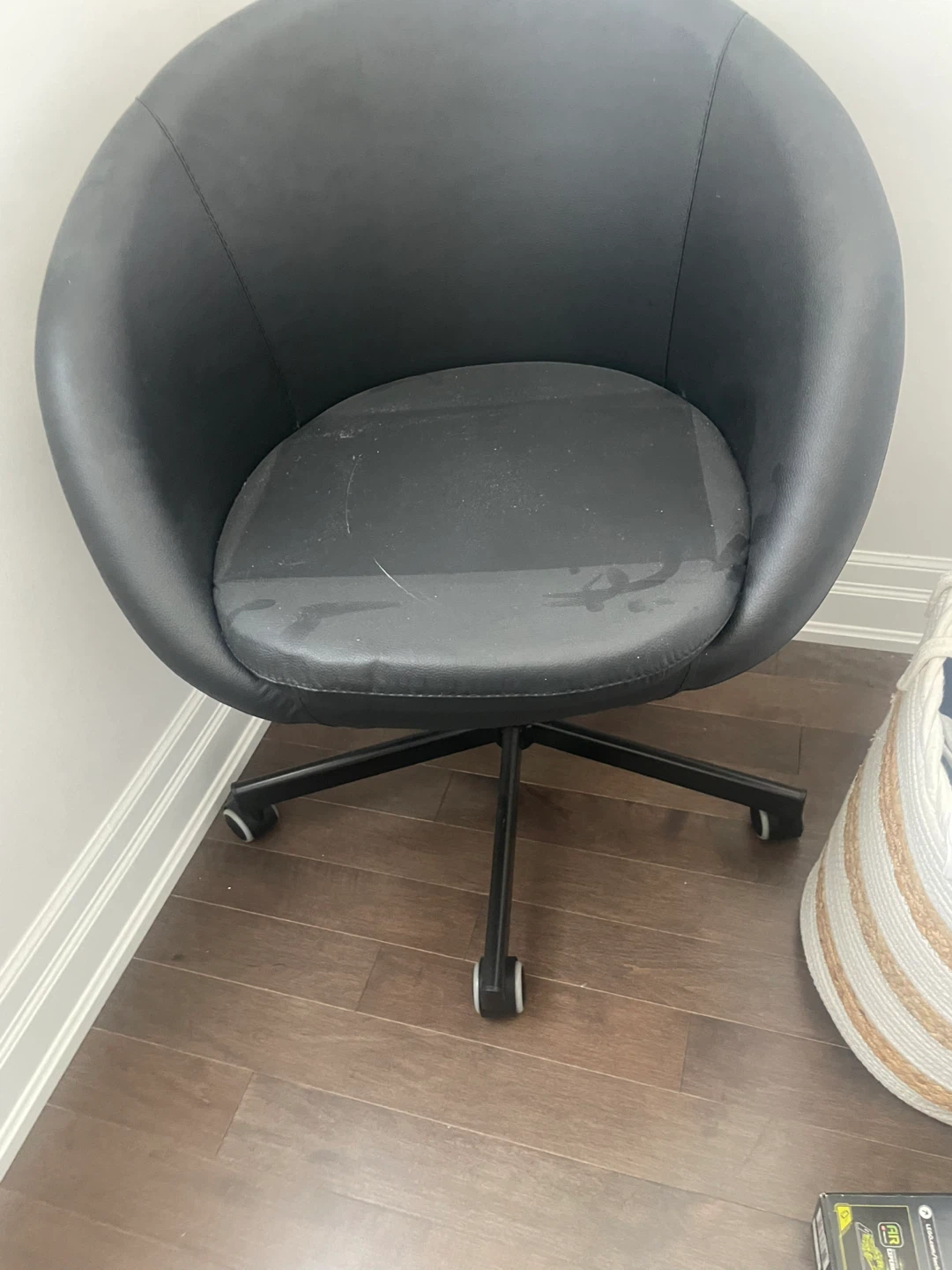 Black Swivel Office Chair - photo 2