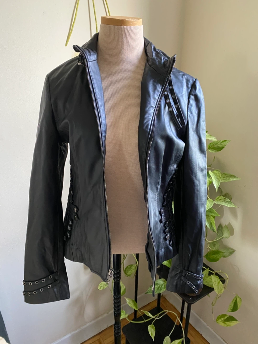 LUOLANDU -Black Leather Jacket with Unique Sides