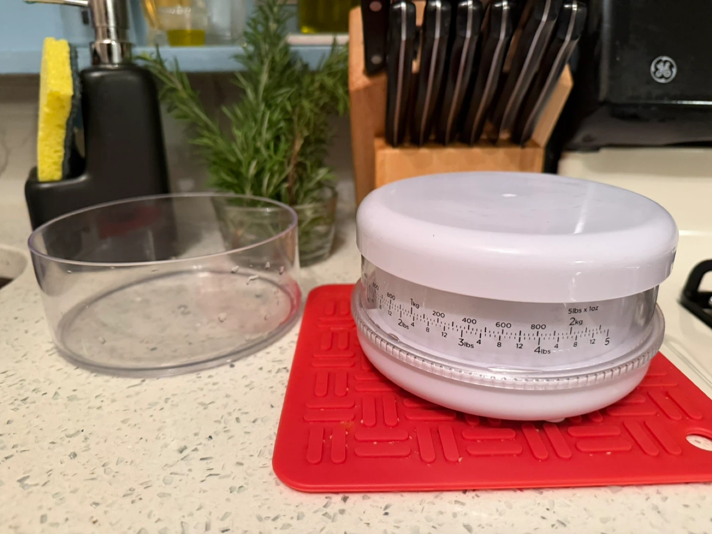 White Mechanical Kitchen Scale - photo 2