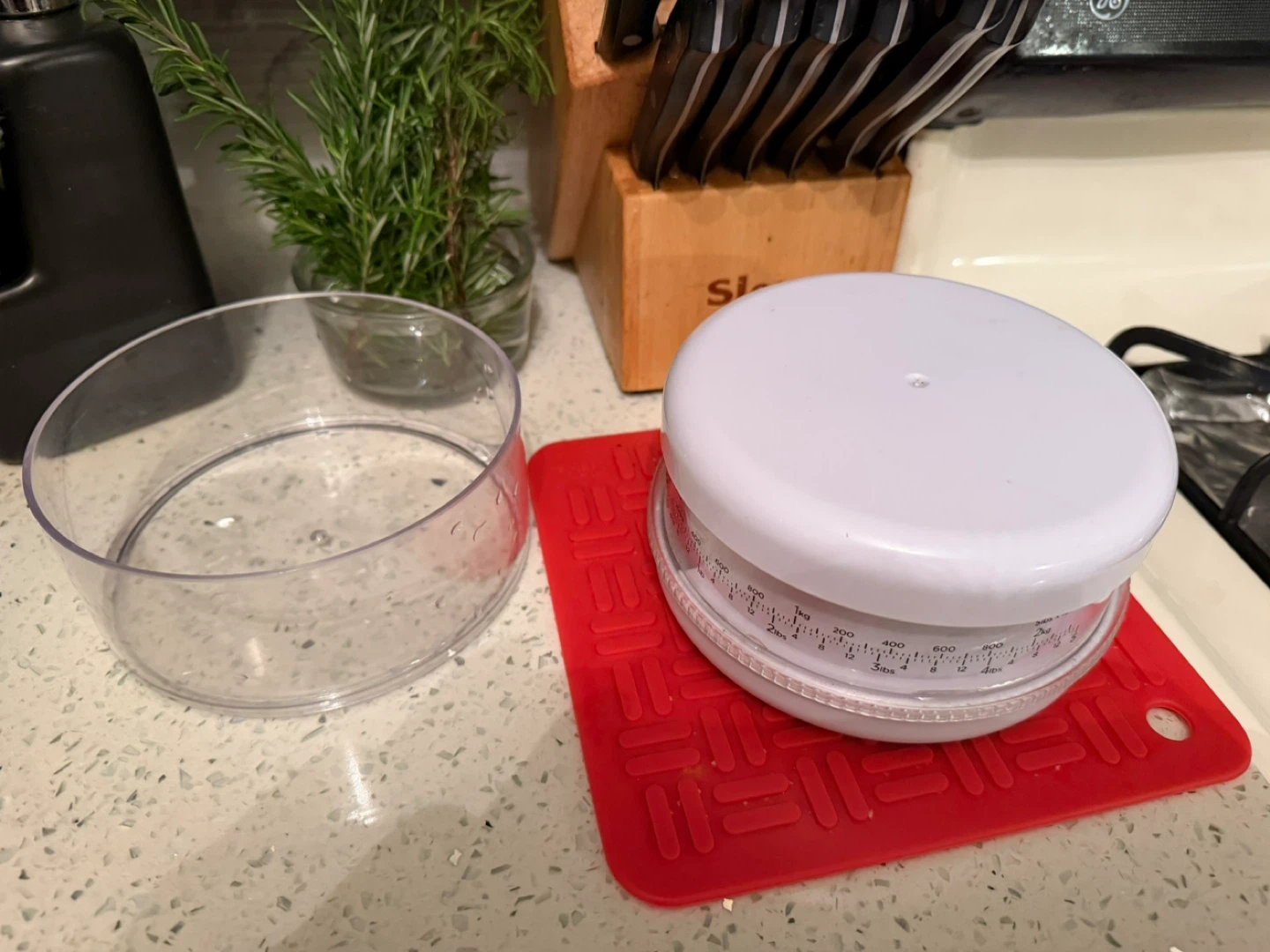 White Mechanical Kitchen Scale