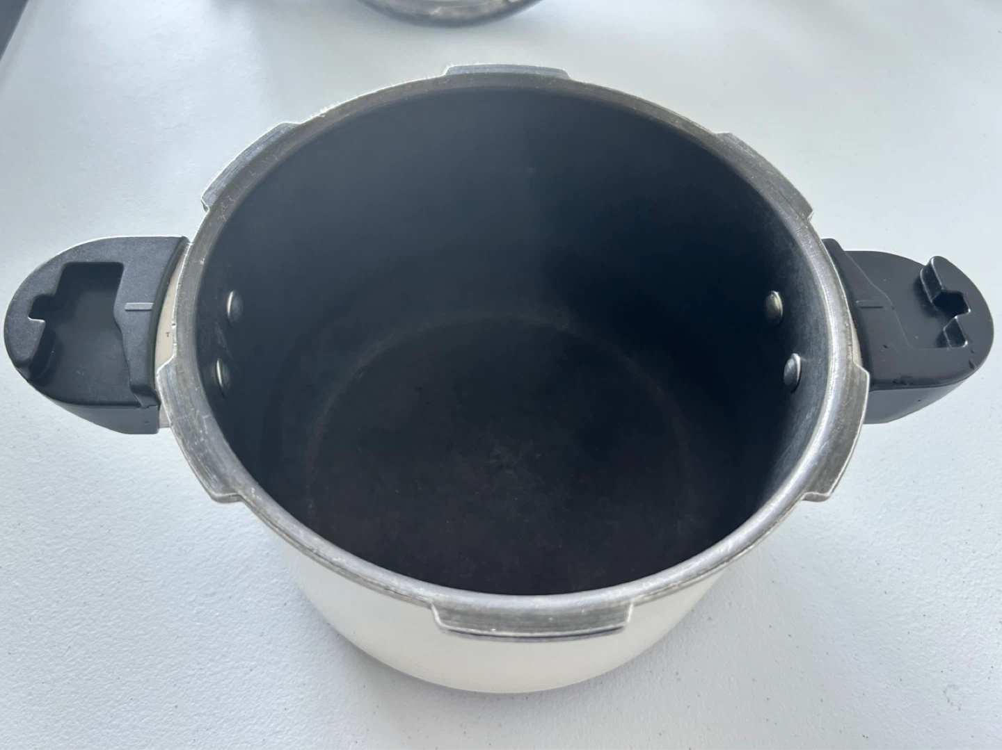 White Pressure Cooker - photo 2