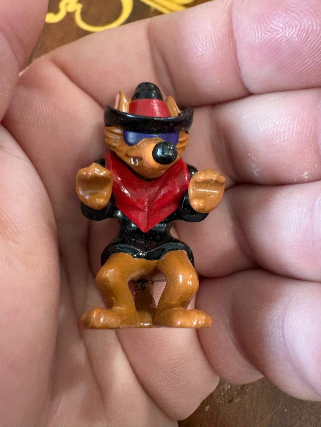 2003 Kinder Coyote Figure Toy “Die Motocoyoten”