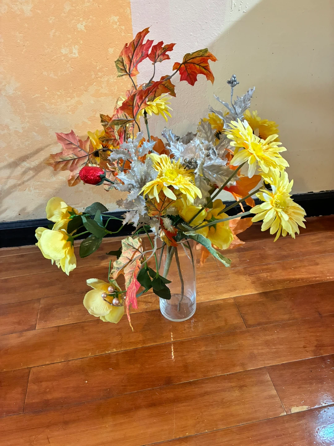 Flower arrangement with vase