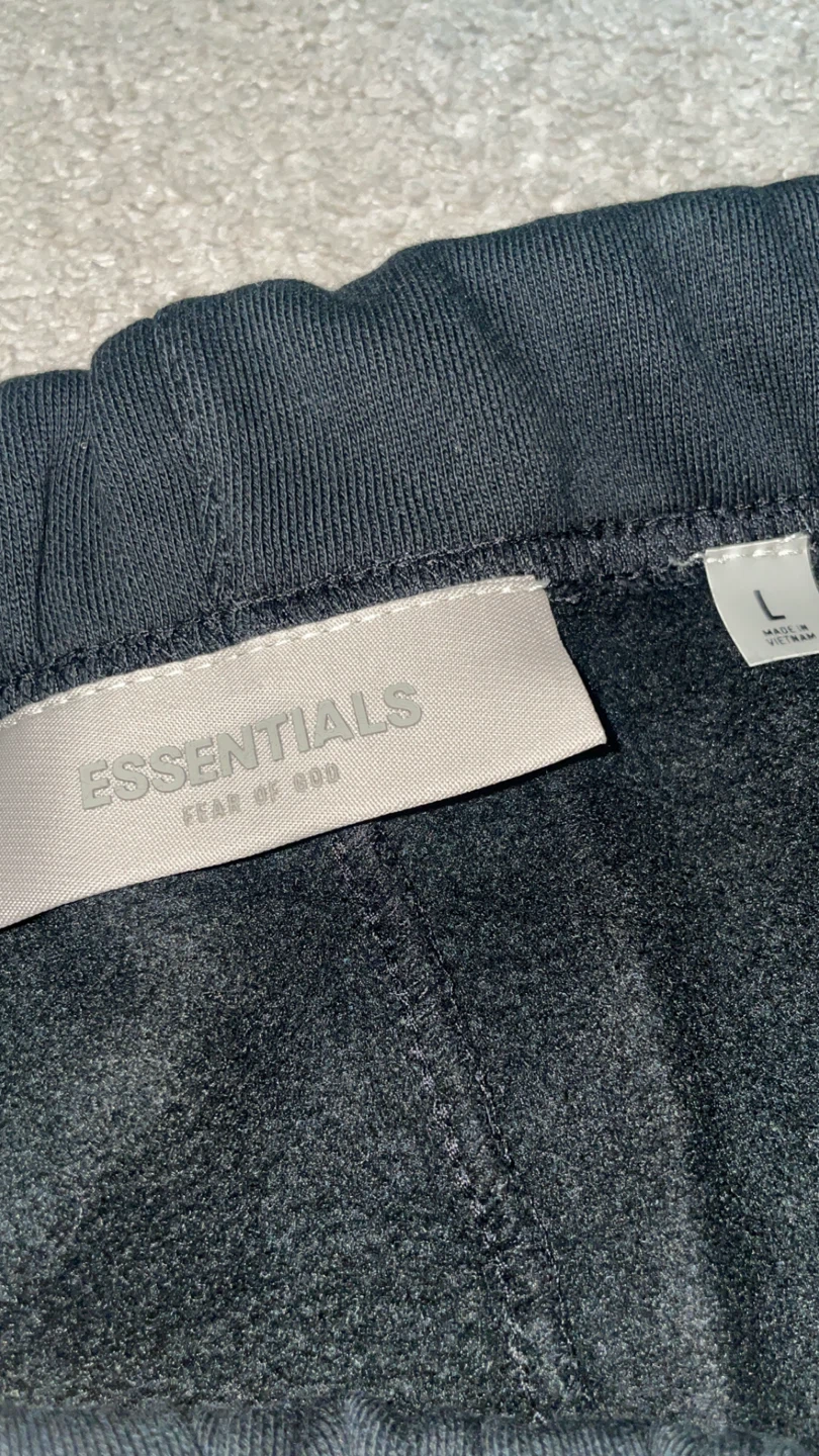 Black Essentials Fear of God Shorts Size L - photo 4