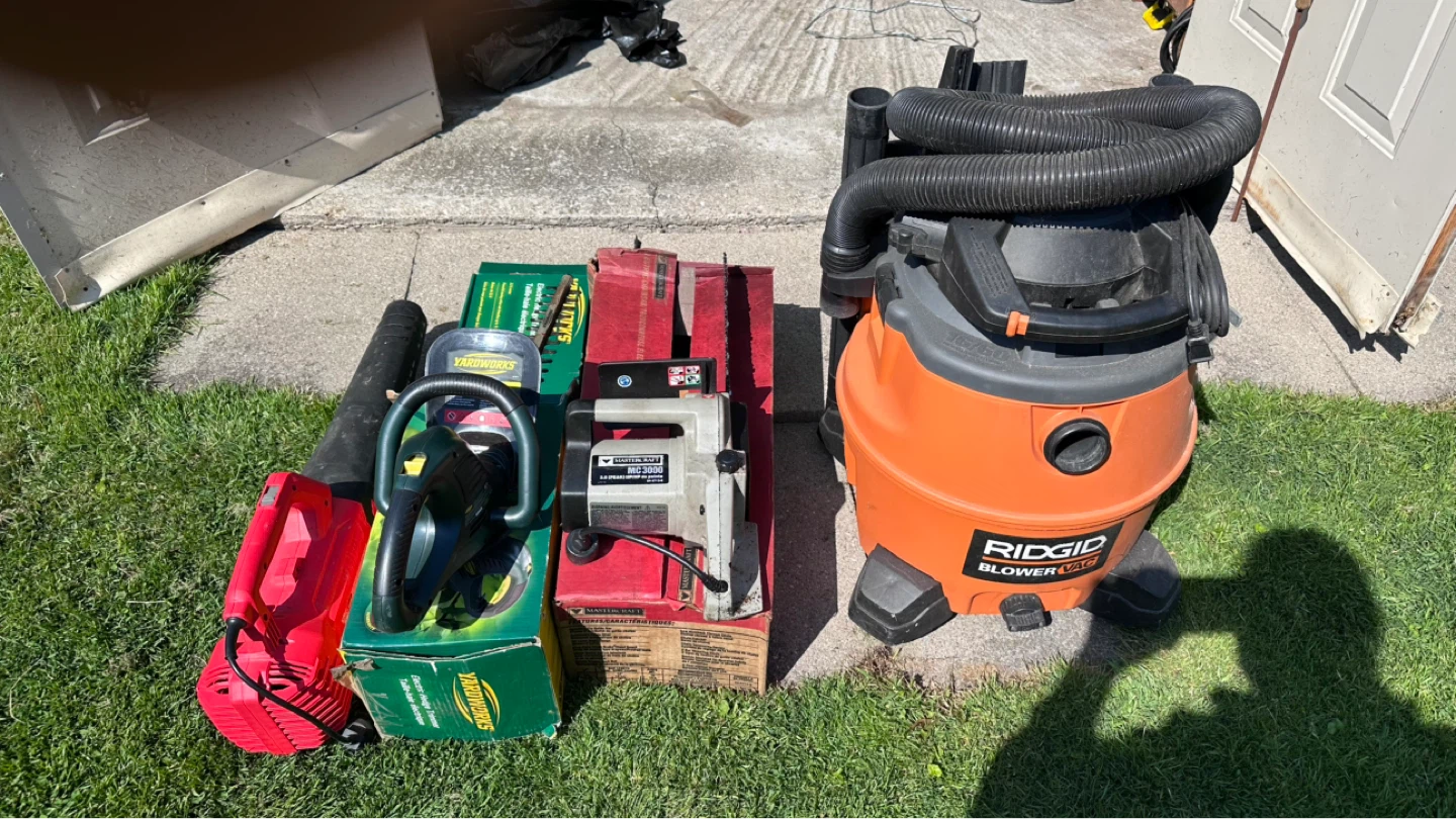 Yardworks Electric Hedge Trimmer - photo 5