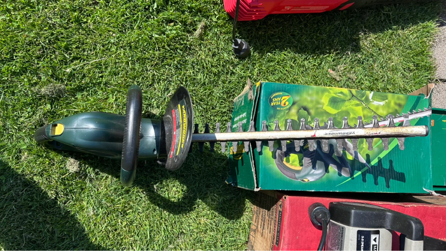 Yardworks Electric Hedge Trimmer - photo 3