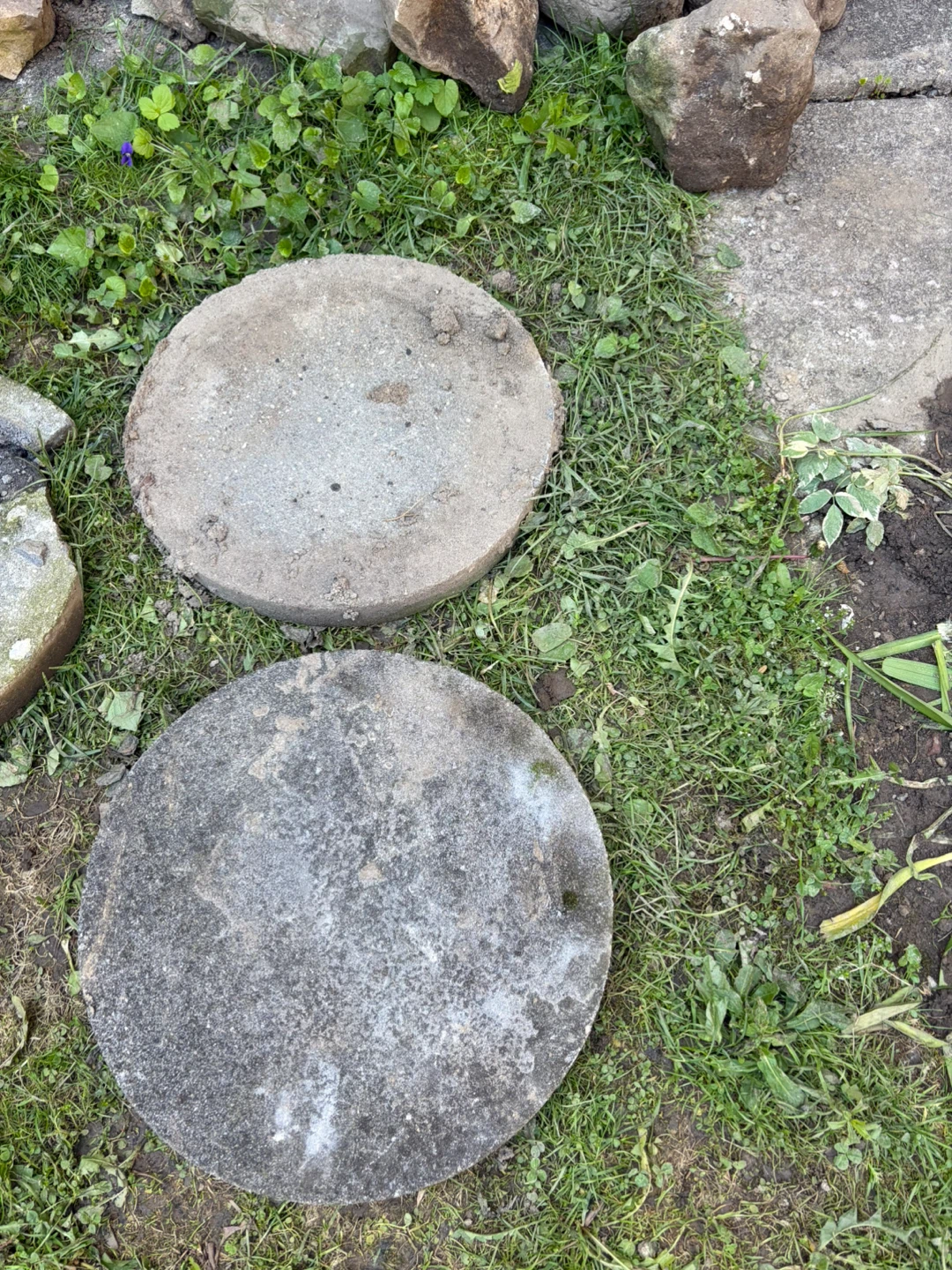 Round Concrete Stepping Stones - photo 2