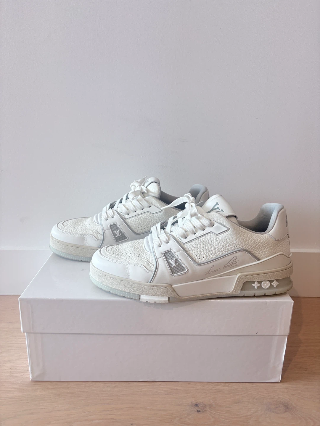 Louis Vuitton White Leather Sneakers with Box