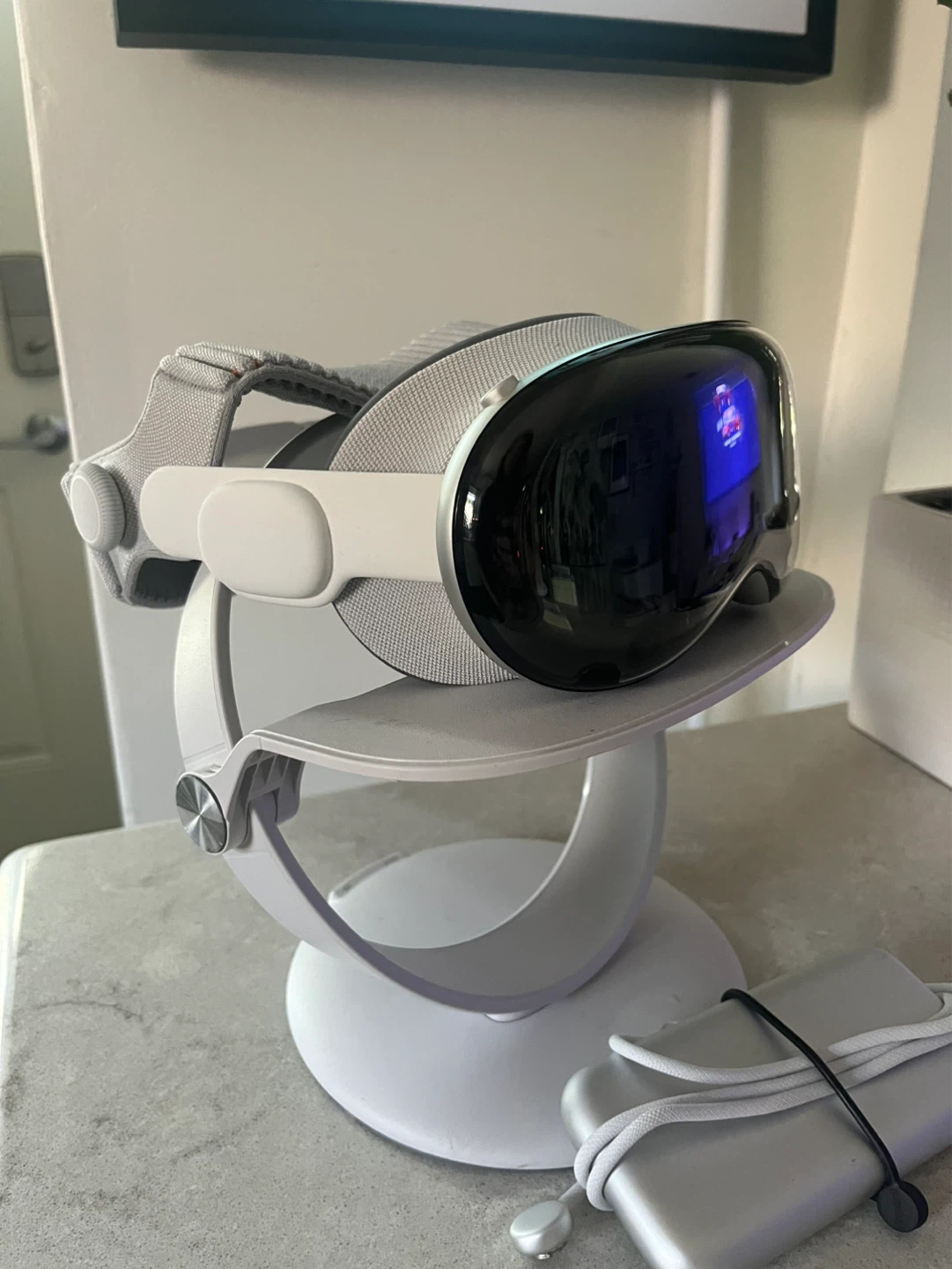 Apple Vision Pro VR Headset - photo 2