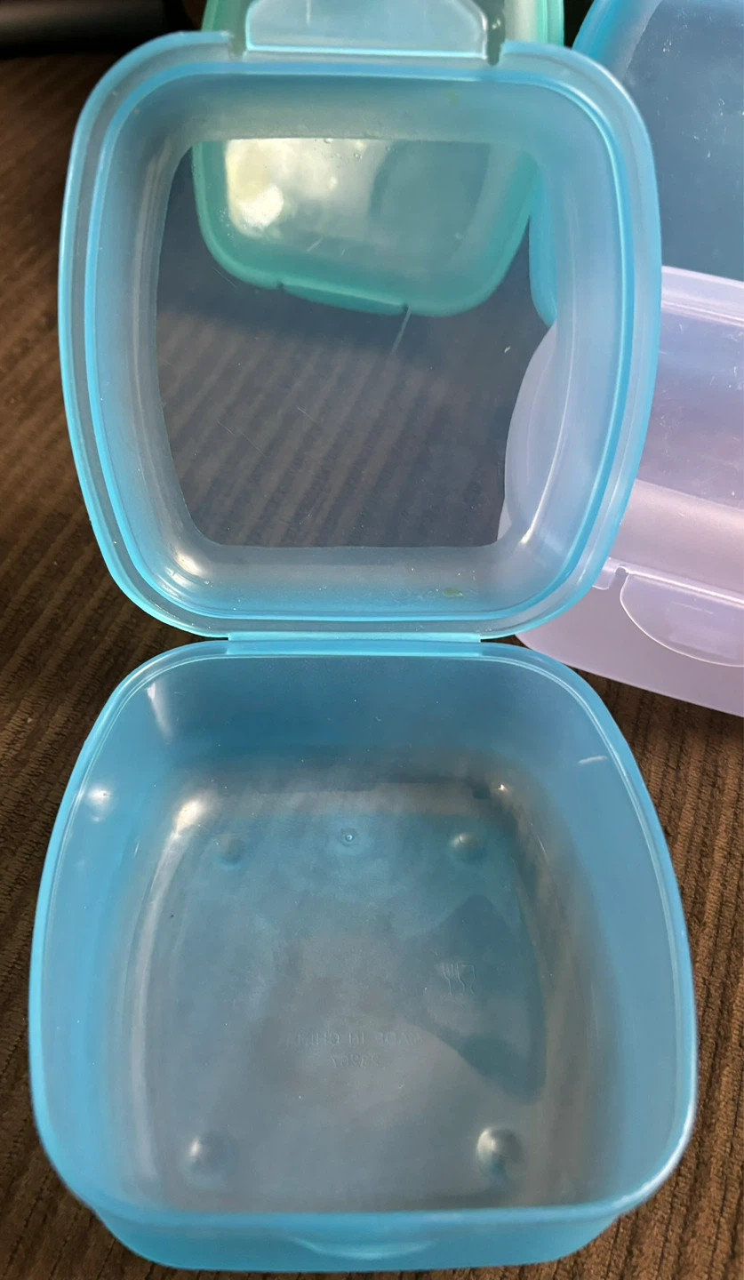 Set of 4 Plastic Food Storage Containers - photo 2