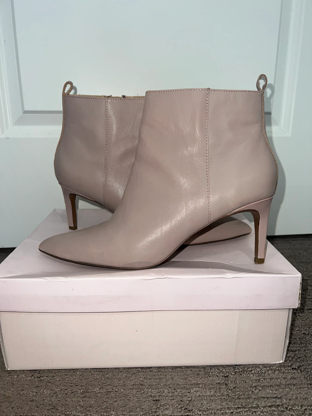 En Thread Pink Leather Pointed Toe Ankle Boots
